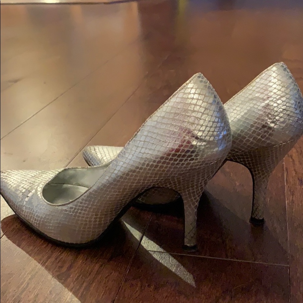 Silver heels - Picture 3 of 4